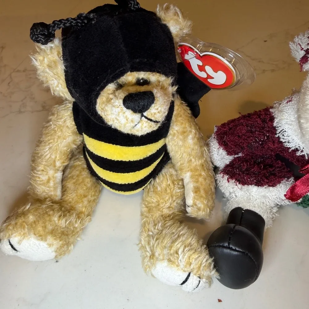 Ty Attic Treasures Beezee Bumblebee and Santabear Christmas Plush Lot of‎ 2 2000